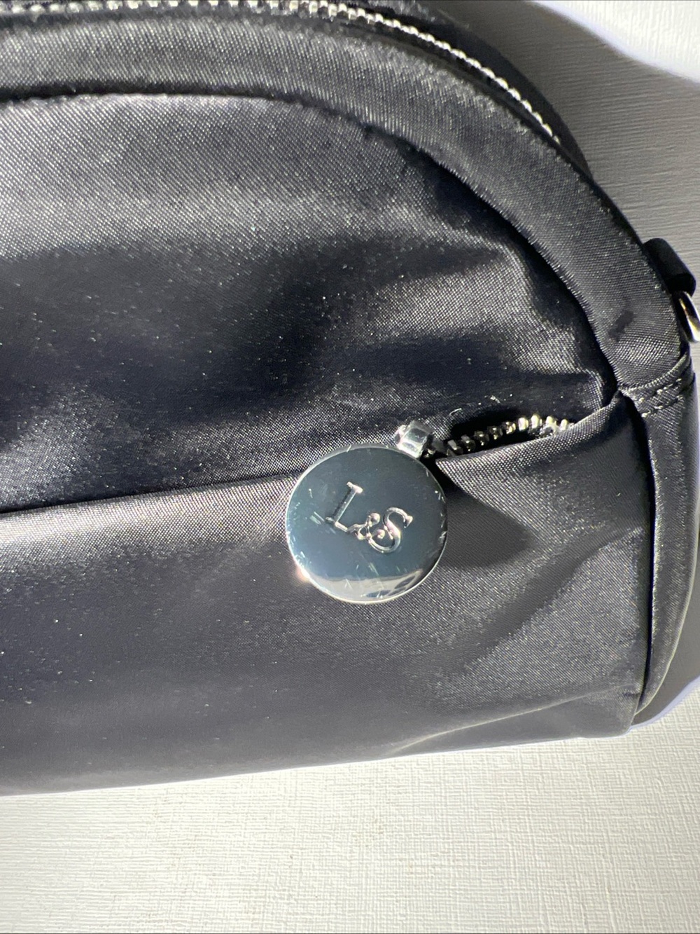 LO & SONS Nouvelle Crossbody Bag Black Nylon Adjustable Strap Lightweight - Picture 2 of 16